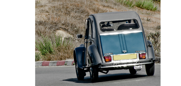 On the complexity of simplicity