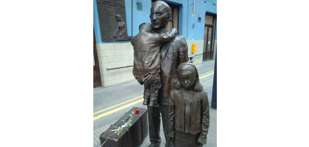 Friends at eightieth anniversary of Kindertransport