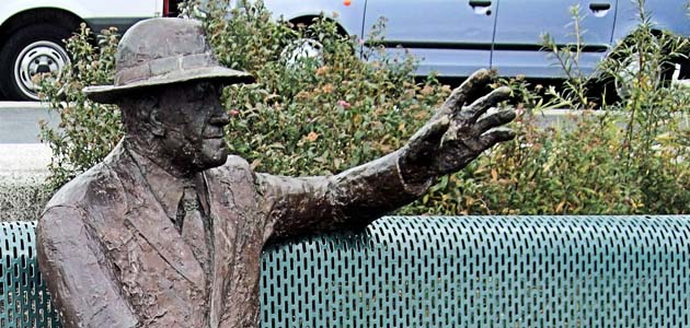 Salter statue stolen