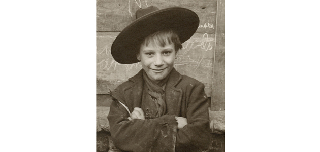 Quaker photos on show at V&A
