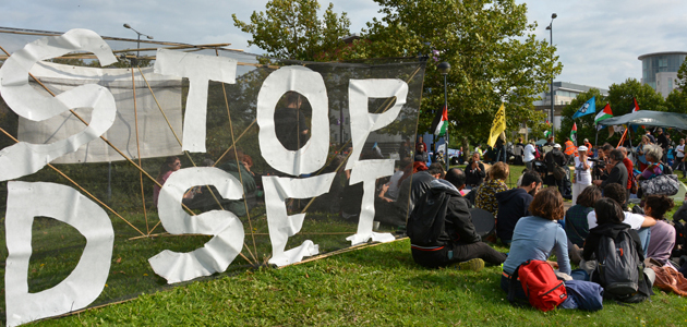 Quakers seized at arms fair