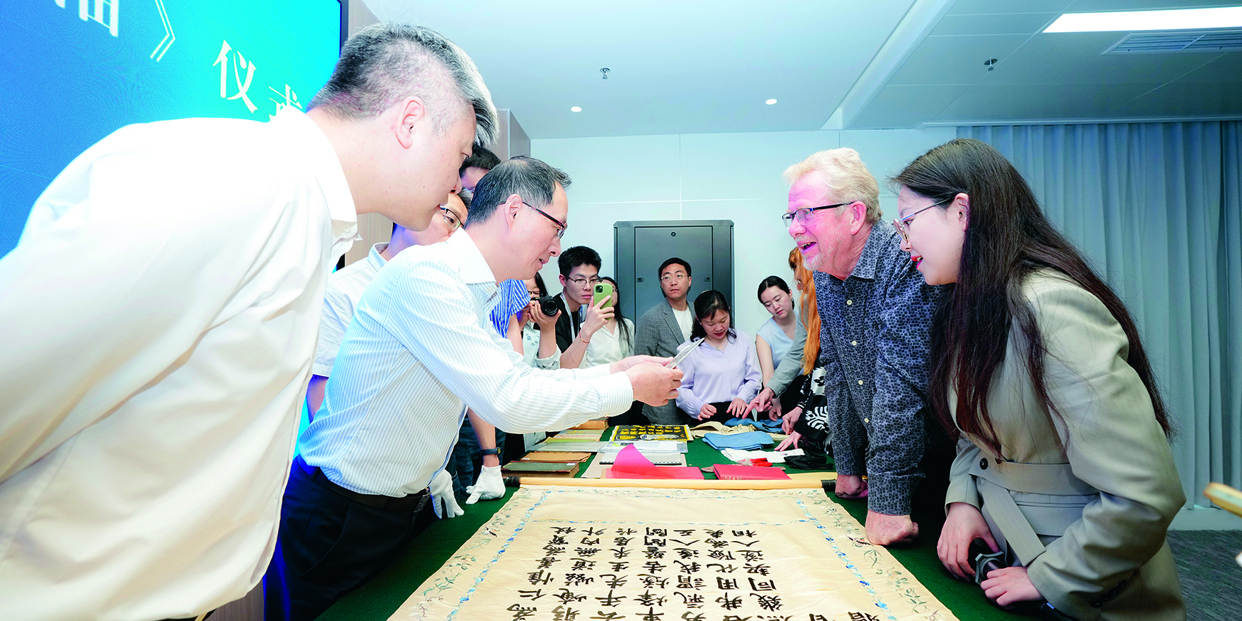 Quaker scroll returned to China