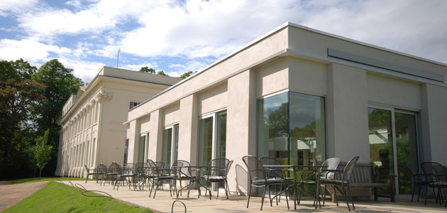Woodbrooke opens new garden lounge