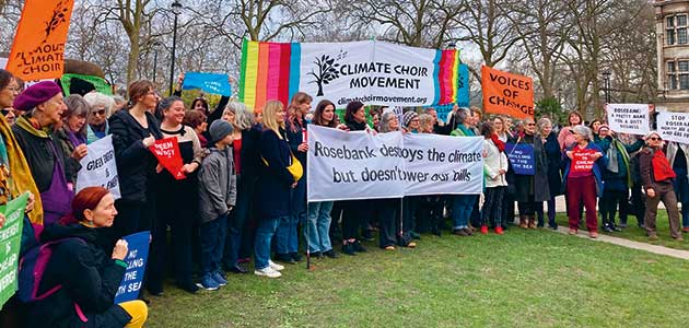 Friends lead Climate Choir to parliament